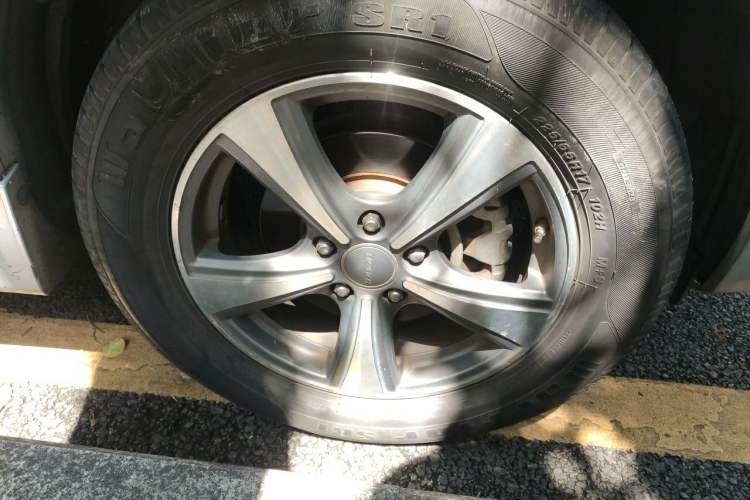 Used Haval H6 2013 Upgraded Model 2.4L Automatic Two-Wheel Drive Elite Version Right Front Wheel Hub