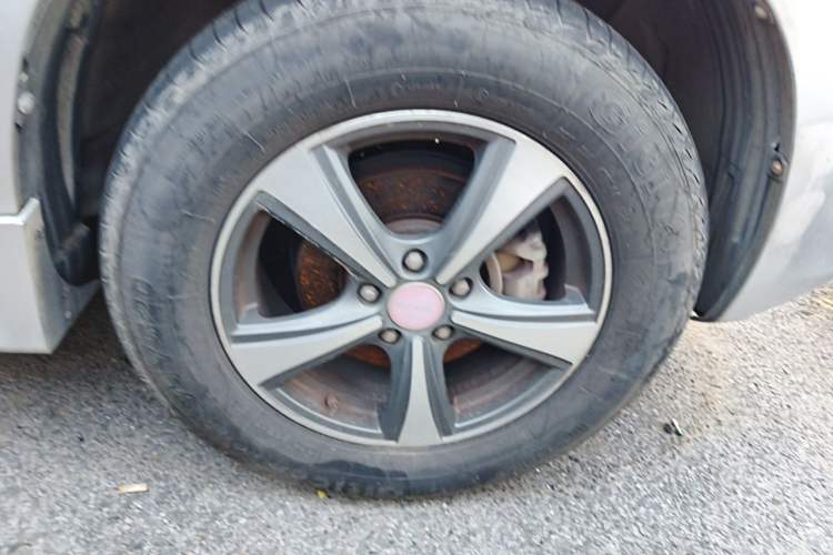 Used Haval H6 2013 Upgraded Model 1.5T Manual Two-Wheel Drive Elite Version Right Front Wheel Hub