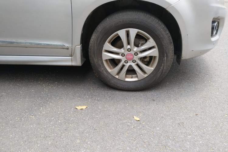 Used Haval H6 2013 Upgraded Model 1.5T Manual Two-Wheel Drive Elite Version Right Front Wheel Hub
