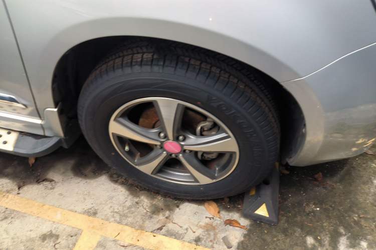 Used Haval H6 2013 Upgraded Model 1.5T Manual Two-Wheel Drive Elite Version Right Front Wheel Hub