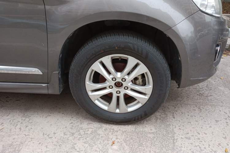 Used Haval H6 2013 Upgraded Model 1.5T Manual Two-Wheel Drive Urban Version Right Front Wheel Hub