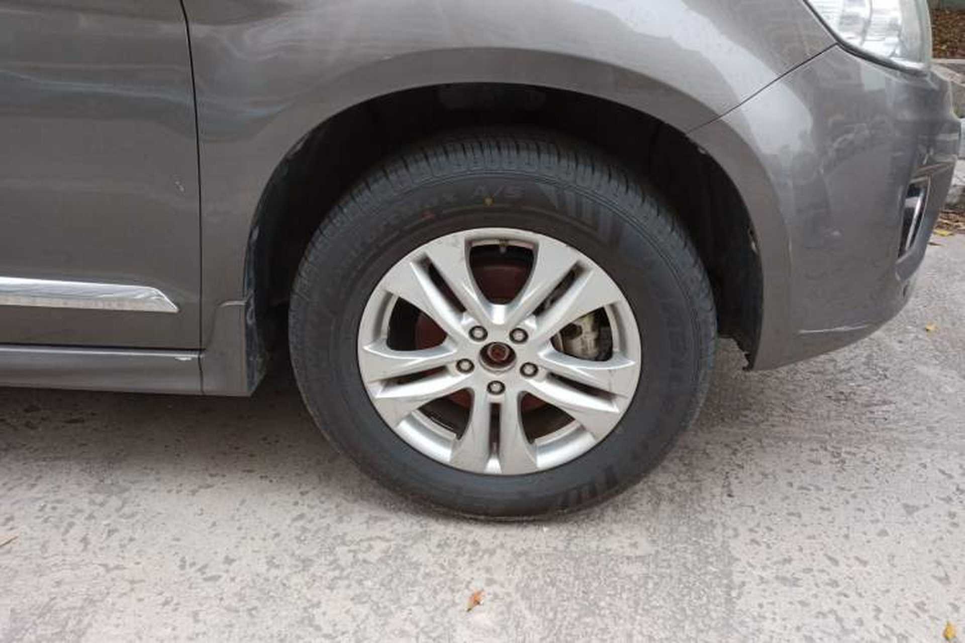 Used Haval H6 2013 Upgraded Model 1.5T Manual Two-Wheel Drive Urban Version Right Front Wheel Hub