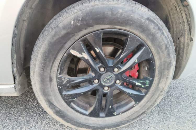 Used Haval H6 2013 Upgraded Model 2.4L Automatic Two-Wheel Drive Elite Version Right Front Wheel Hub