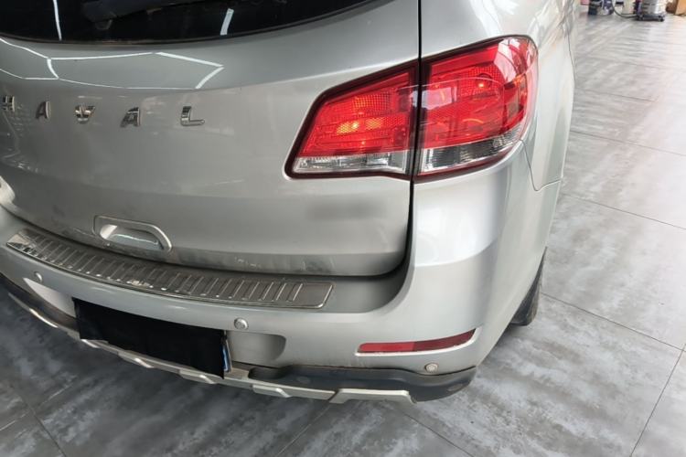 Used Haval H6 2013 Upgraded Model 1.5T Manual Two-Wheel Drive Elite Version Right Rear Taillight
