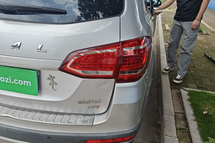 Used Haval H6 2013 Sports Edition 1.5T Manual Two-Wheel Drive Elite Model Right Rear Taillight
