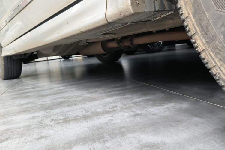 Used Haval H6 2013 Upgraded Model 1.5T Manual Two-Wheel Drive Elite Version Right Side Sill