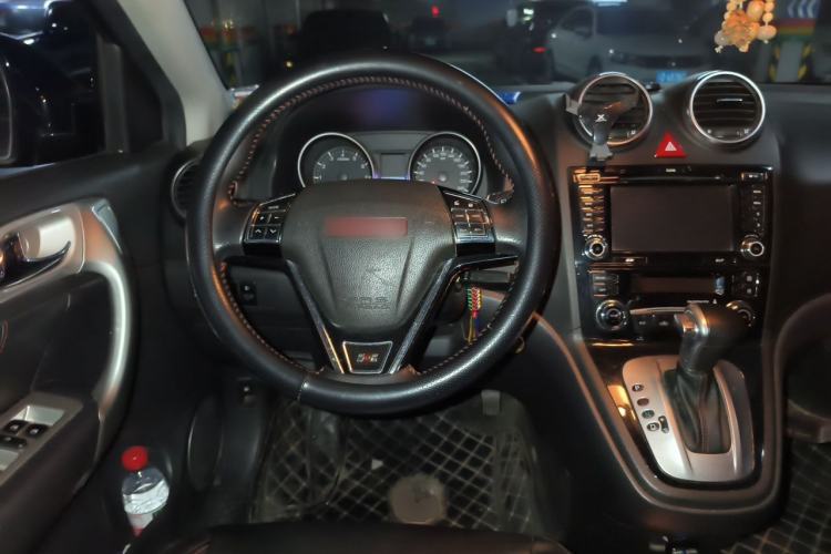 Used Haval H6 2013 Upgraded Model 2.4L Automatic Two-Wheel Drive Elite Version Steering Wheel