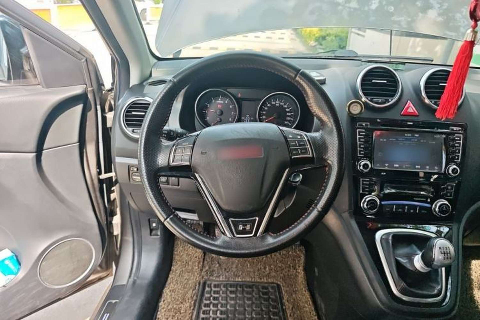 Used Haval H6 2013 Upgraded Model 1.5T Manual Two-Wheel Drive Elite Version Steering Wheel