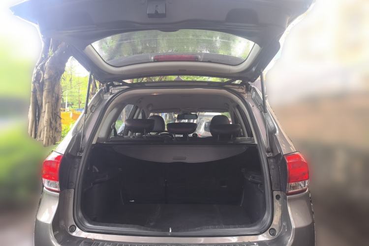 Used Haval H6 2013 Upgraded Model 2.4L Automatic Two-Wheel Drive Elite Version Trunk