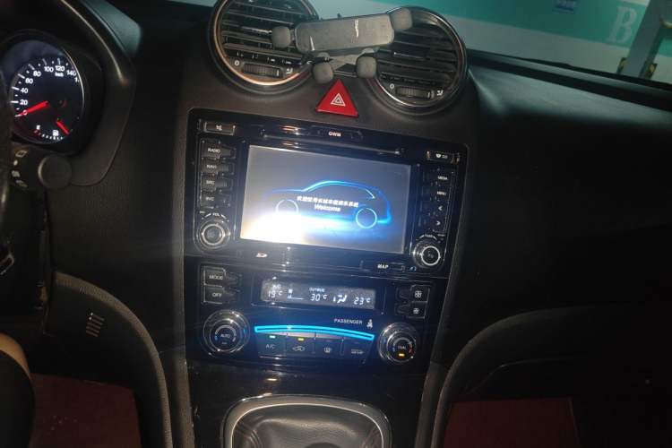 Used Haval H6 2013 Upgraded Model 1.5T Manual Two-Wheel Drive Elite Version Audio And AC Panel
