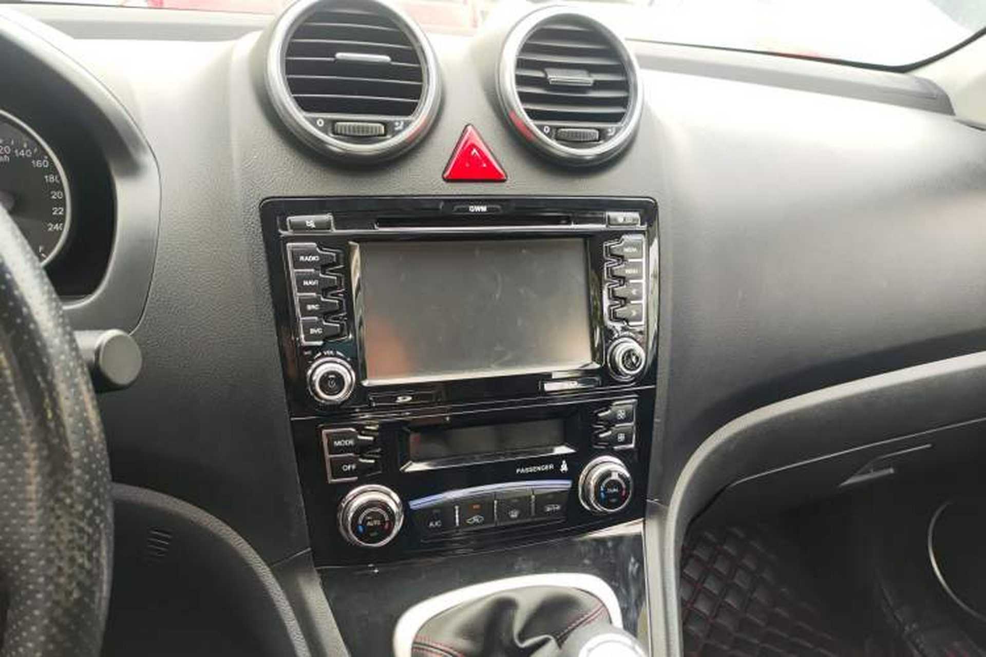 Used Haval H6 2013 Upgraded Model 1.5T Manual Two-Wheel Drive Elite Version Audio And AC Panel