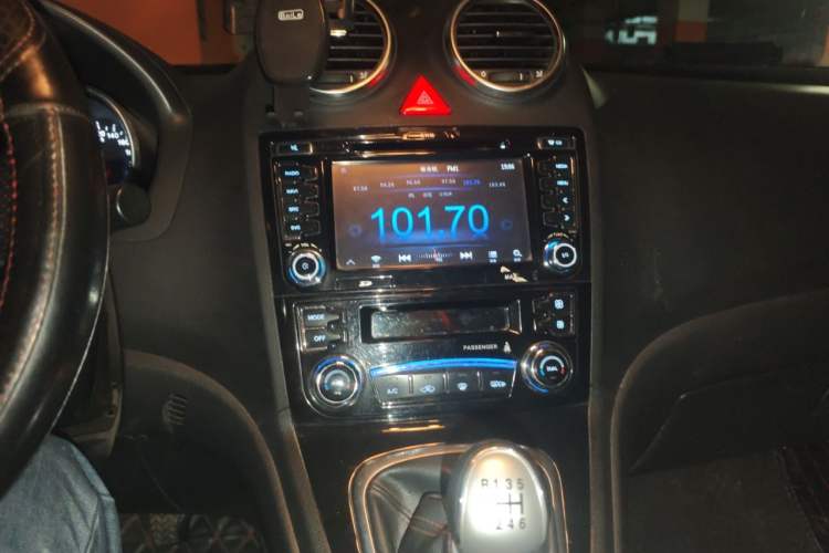 Used Haval H6 2013 Upgraded Model 1.5T Manual Two-Wheel Drive Elite Version Audio And AC Panel