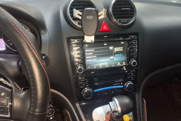 Used Haval H6 2013 Upgraded Model 2.4L Automatic Two-Wheel Drive Elite Version Audio And AC Panel