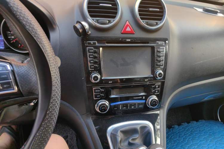 Used Haval H6 2013 Upgraded Model 1.5T Manual Two-Wheel Drive Elite Version Audio And AC Panel