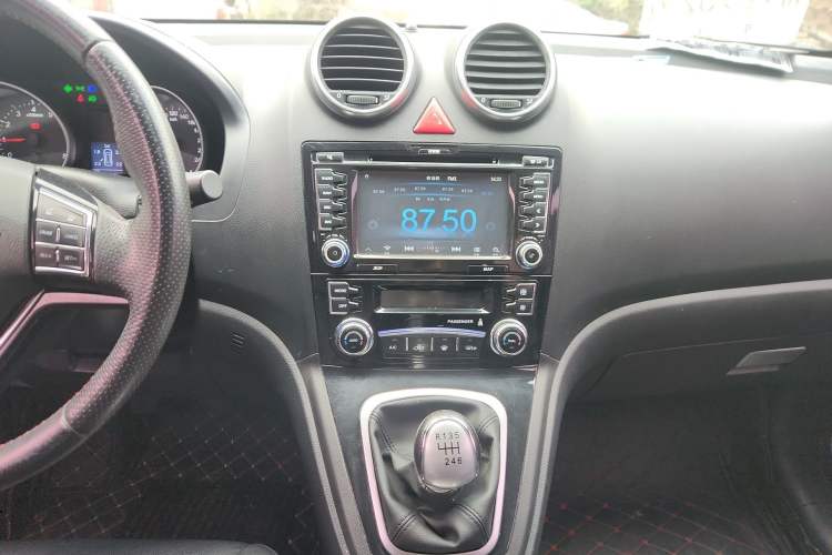 Used Haval H6 2013 Upgraded Model 1.5T Manual Two-Wheel Drive Elite Version Audio And AC Panel