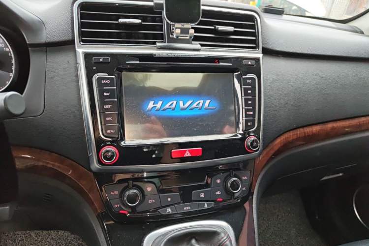 Used Haval H6 2013 Upgraded Model 1.5T Manual Two-Wheel Drive Elite Version Audio And AC Panel