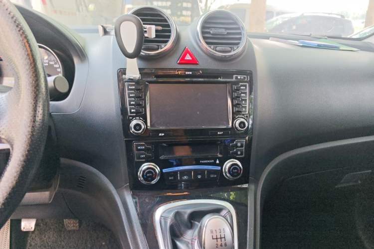 Used Haval H6 2013 Upgraded Model 1.5T Manual Two-Wheel Drive Elite Version Audio And AC Panel