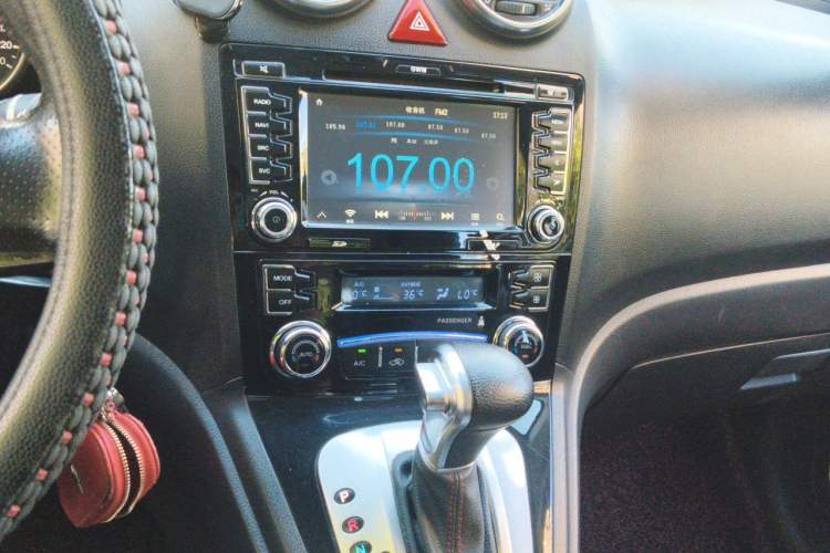 Used Haval H6 2013 Upgraded Model 2.4L Automatic Two-Wheel Drive Elite Version Audio And AC Panel