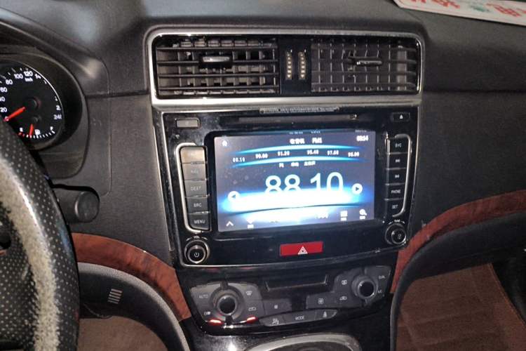 Used Haval H6 2013 Sports Edition 1.5T Manual Two-Wheel Drive Elite Model Audio And AC Panel
