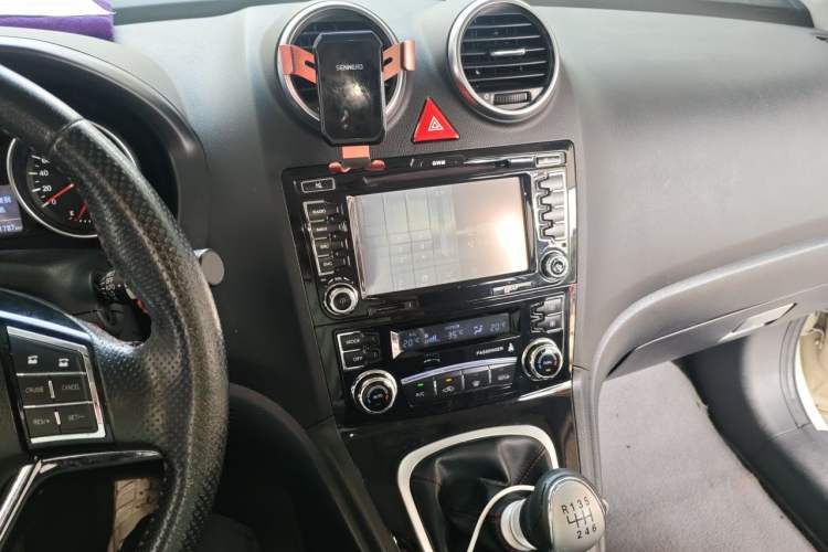 Used Haval H6 2013 Upgraded Model 1.5T Manual Two-Wheel Drive Elite Version Audio And AC Panel