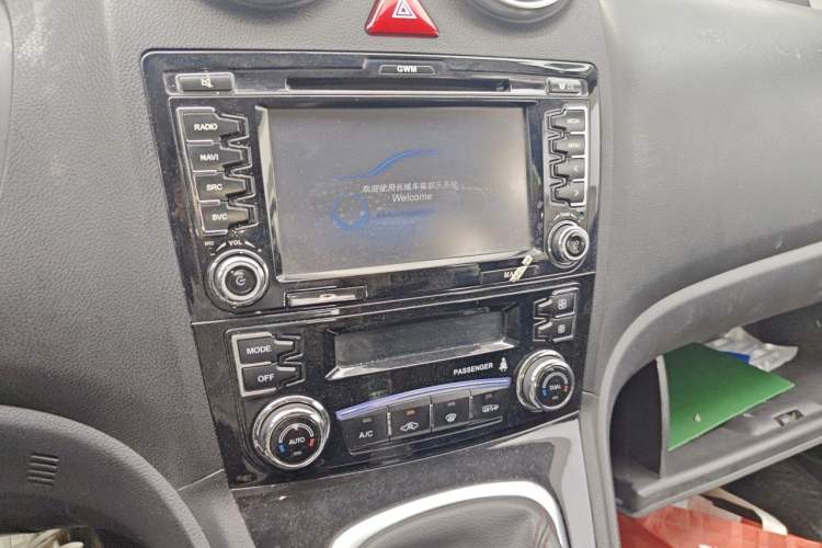 Used Haval H6 2013 Upgraded Model 1.5T Manual Two-Wheel Drive Elite Version Audio And AC Panel