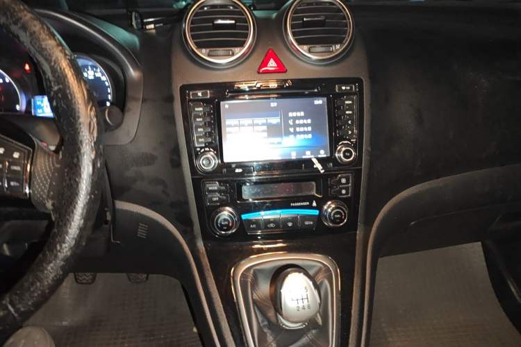 Used Haval H6 2013 Upgraded Model 1.5T Manual Two-Wheel Drive Elite Version Audio And AC Panel