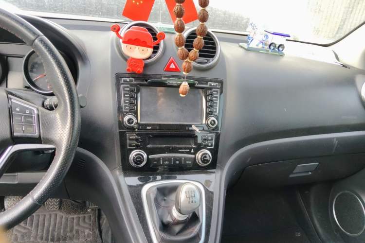 Used Haval H6 2013 Sports Edition 1.5T Manual Two-Wheel Drive Elite Model Audio And AC Panel