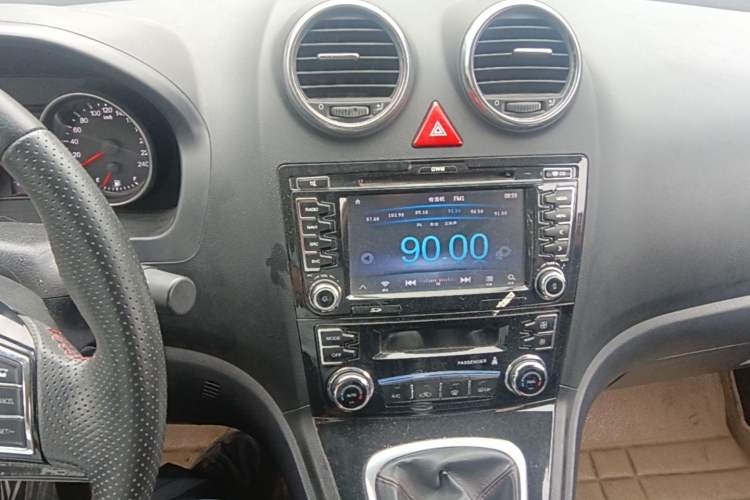 Used Haval H6 2013 Upgraded Model 1.5T Manual Two-Wheel Drive Elite Version Audio And AC Panel