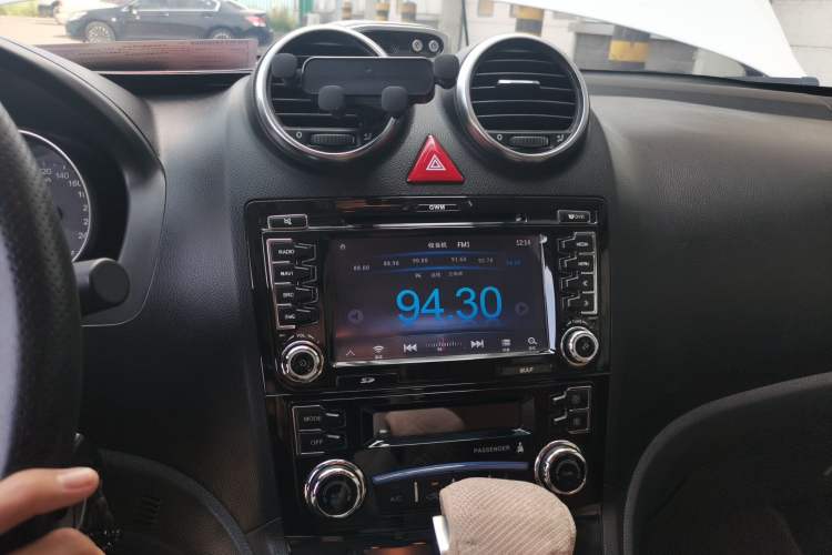 Used Haval H6 2013 Upgraded Model 2.4L Automatic Two-Wheel Drive Prestige Version Audio And AC Panel