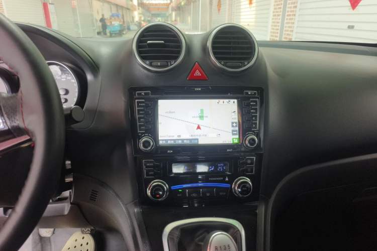 Used Haval H6 2013 Upgraded Model 1.5T Manual Two-Wheel Drive Elite Version Audio And AC Panel