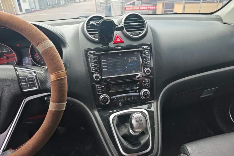 Used Haval H6 2013 Upgraded Model 1.5T Manual Two-Wheel Drive Prestige Version Audio And AC Panel