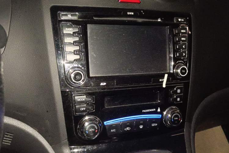 Used Haval H6 2013 Upgraded Model 1.5T Manual Two-Wheel Drive Elite Version Audio And AC Panel