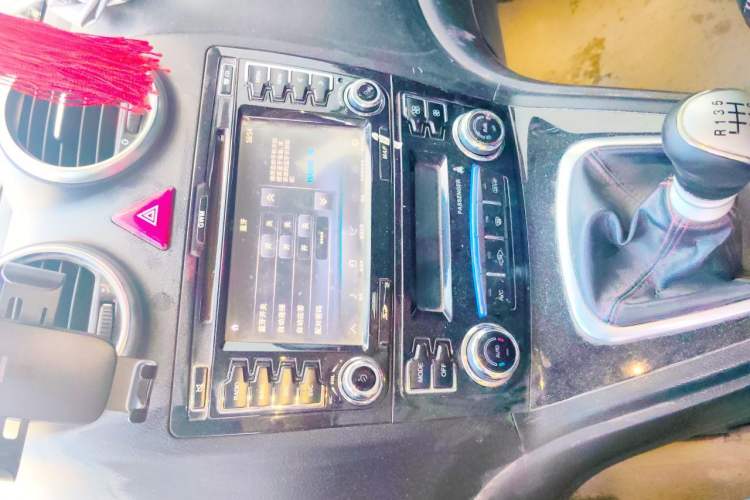 Used Haval H6 2013 Upgraded Model 1.5T Manual Two-Wheel Drive Elite Version Audio And AC Panel