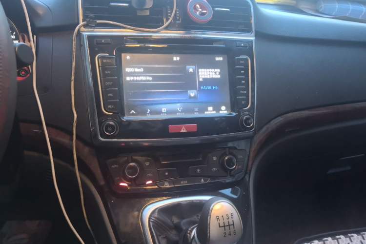 Used Haval H6 2013 Sports Edition 1.5T Manual Two-Wheel Drive Elite Model Audio And AC Panel