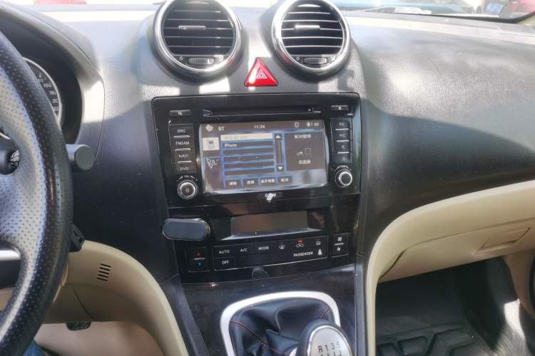 Used Haval H6 2013 Upgraded Model 1.5T Manual Two-Wheel Drive Elite Version Audio And AC Panel