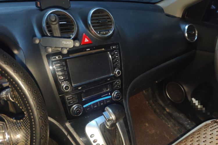 Used Haval H6 2013 Upgraded Model 2.4L Automatic Two-Wheel Drive Elite Version Audio And AC Panel
