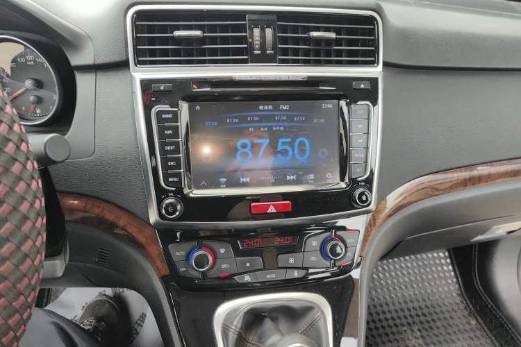 Used Haval H6 2013 Sports Edition 1.5T Manual Two-Wheel Drive Elite Model Audio And AC Panel