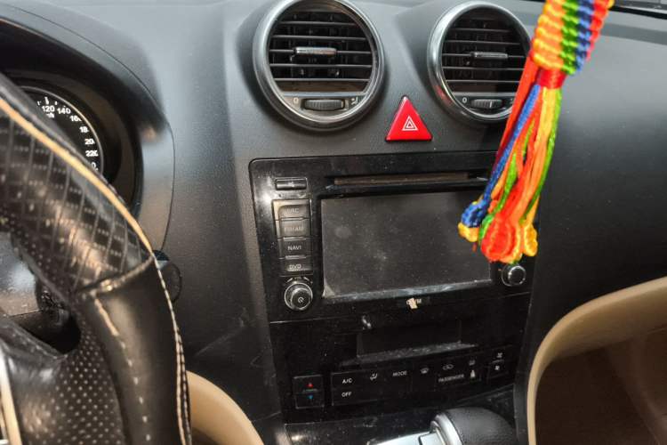 Used Haval H6 2013 Upgraded Model 2.4L Automatic Two-Wheel Drive Elite Version Audio And AC Panel