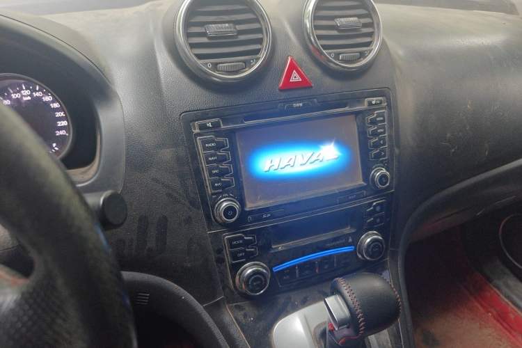 Used Haval H6 2013 Upgraded Model 2.4L Automatic Two-Wheel Drive Elite Version Audio And AC Panel