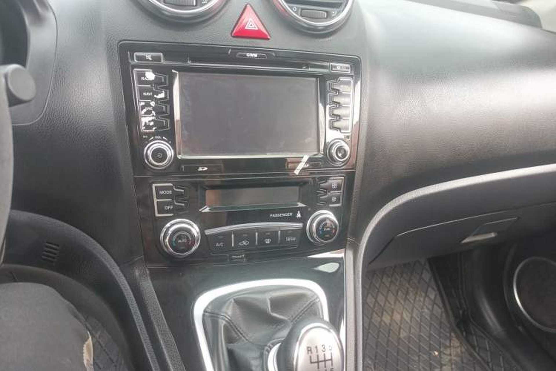 Used Haval H6 2013 Upgraded Model 1.5T Manual Two-Wheel Drive Elite Version Audio And AC Panel