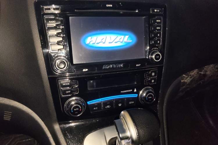Used Haval H6 2013 Upgraded Model 2.4L Automatic Two-Wheel Drive Elite Version Audio And AC Panel