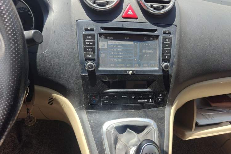 Used Haval H6 2013 Sport Edition 1.5T Manual Two-Wheel Drive Urban Model Audio And AC Panel