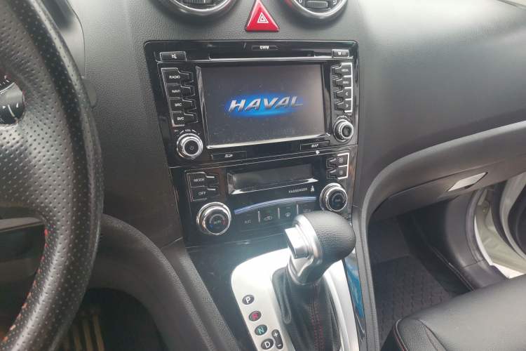 Used Haval H6 2013 Upgraded Model 2.4L Automatic Two-Wheel Drive Elite Version Audio And AC Panel