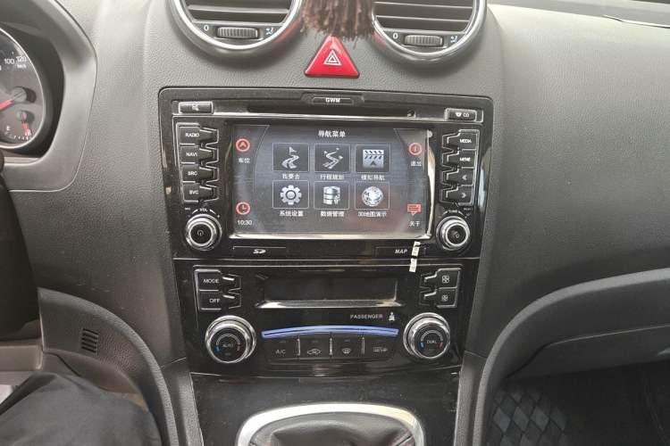 Used Haval H6 2013 Upgraded Model 1.5T Manual Two-Wheel Drive Elite Version Audio And AC Panel