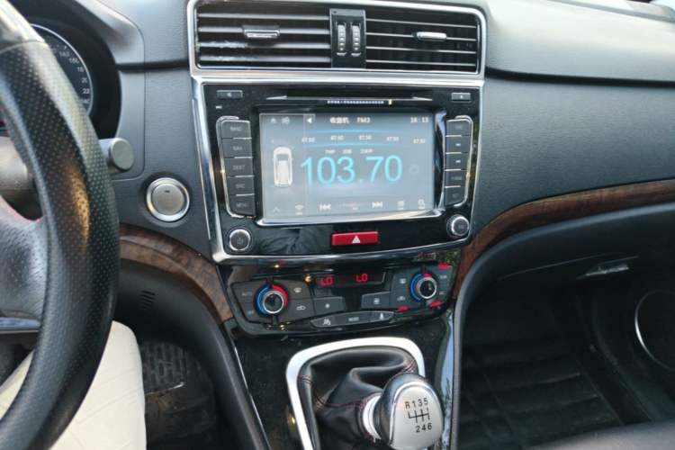 Used Haval H6 2013 Sports Edition 1.5T Manual Two-Wheel Drive Elite Model Audio And AC Panel