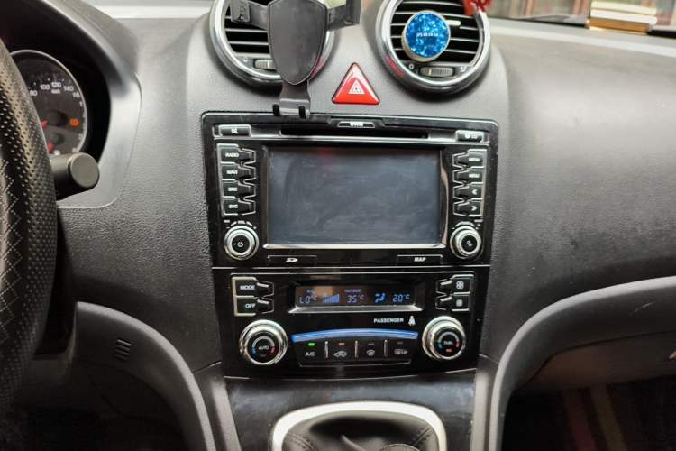Used Haval H6 2013 Upgraded Model 1.5T Manual Two-Wheel Drive Elite Version Audio And AC Panel