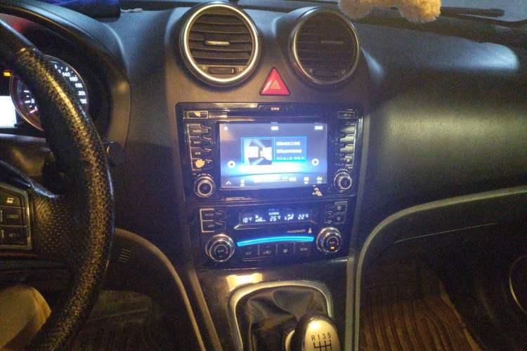 Used Haval H6 2013 Upgraded Model 1.5T Manual Two-Wheel Drive Elite Version Audio And AC Panel