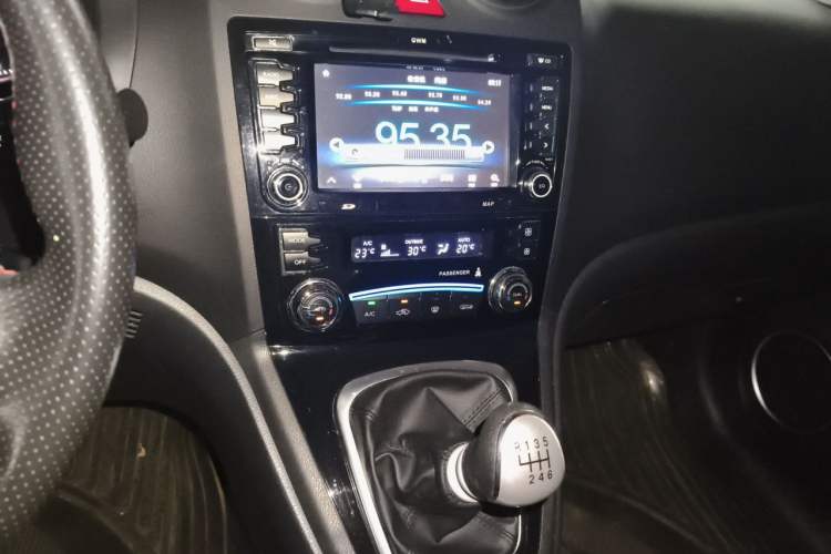 Used Haval H6 2013 Upgraded Model 1.5T Manual Two-Wheel Drive Elite Version Audio And AC Panel