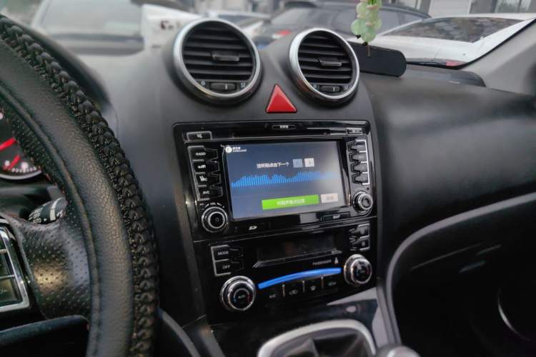 Used Haval H6 2013 Upgraded Model 1.5T Manual Two-Wheel Drive Elite Version Audio And AC Panel