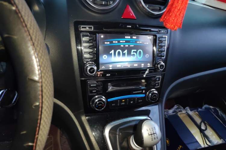 Used Haval H6 2013 Upgraded Model 1.5T Manual Two-Wheel Drive Elite Version Audio And AC Panel